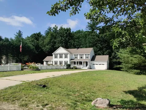13 Snowdrop Lane Litchfield NH 03052