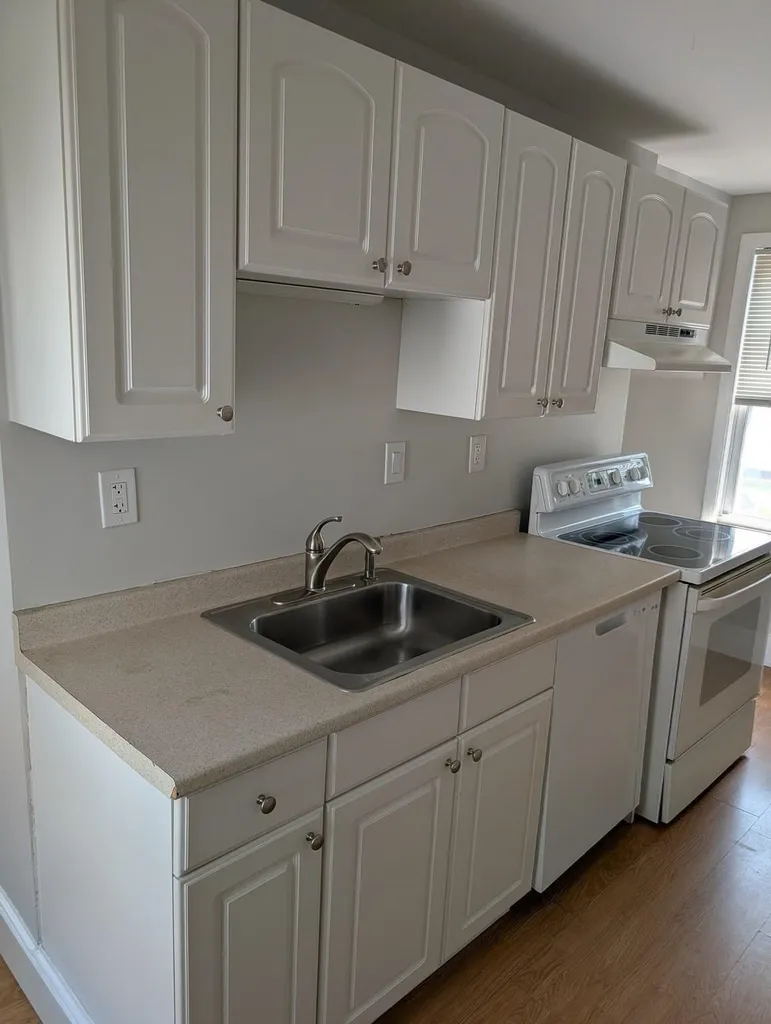644 Pine Street Manchester NH 03104