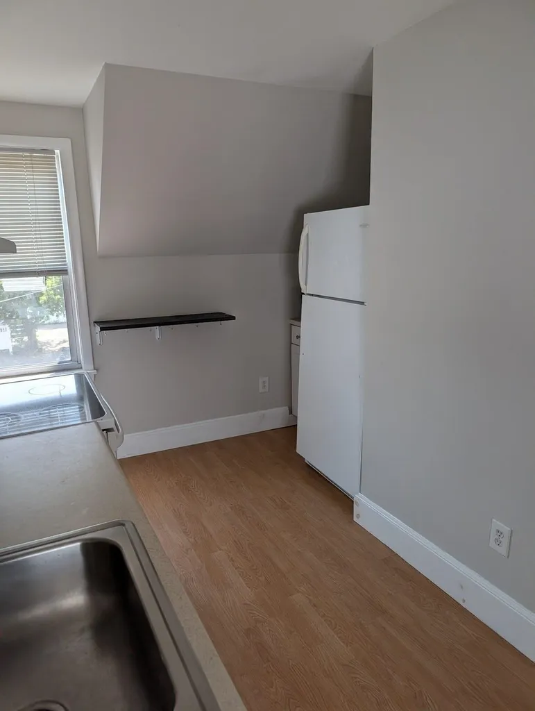 644 Pine Street Manchester NH 03104