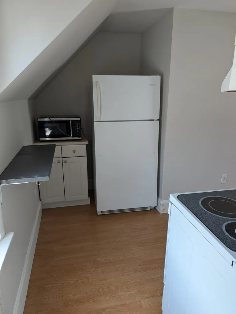 644 Pine Street Manchester NH 03104