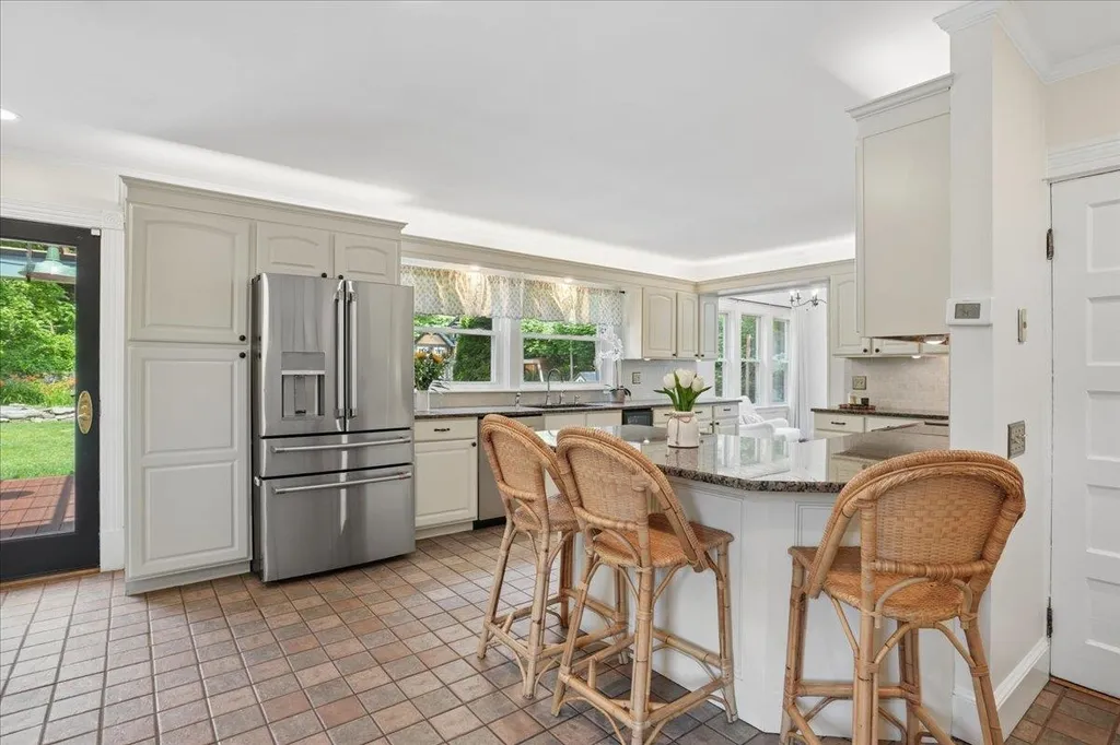 102 East Broadway Derry NH 03038