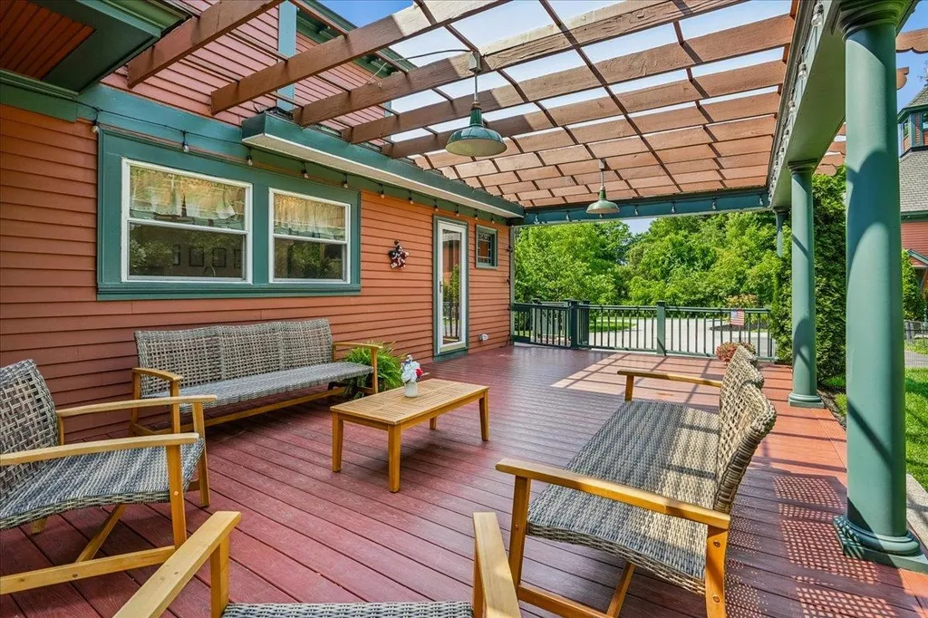 102 East Broadway Derry NH 03038