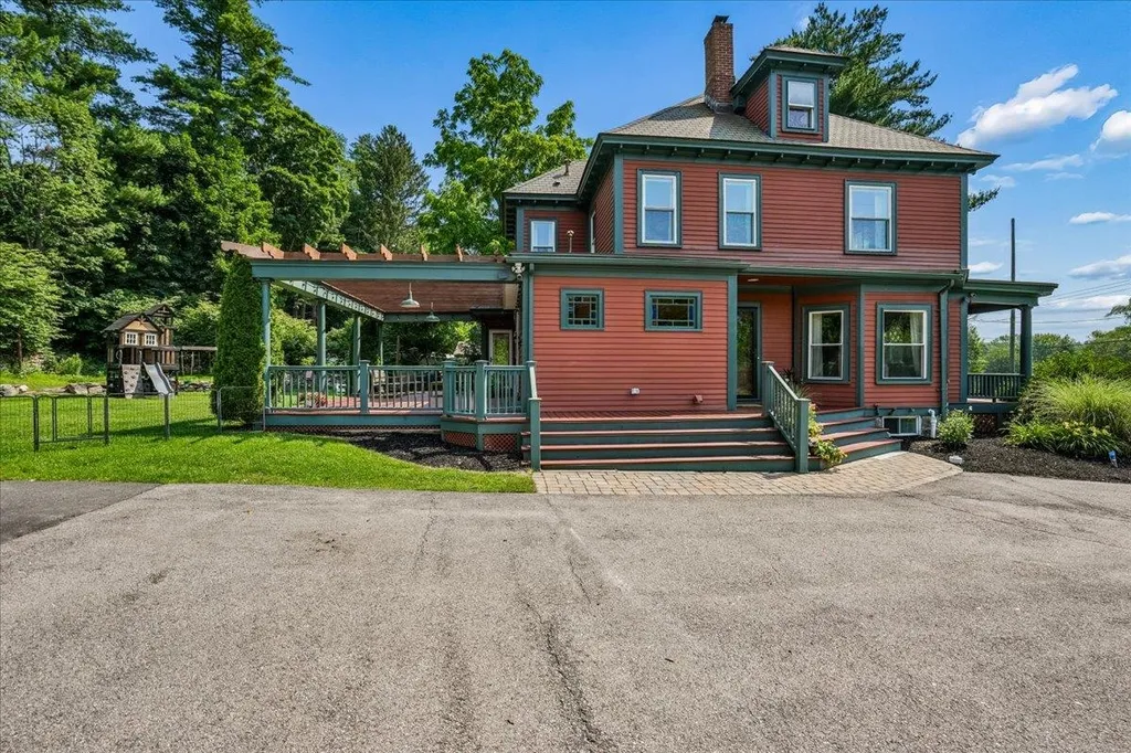 102 East Broadway Derry NH 03038