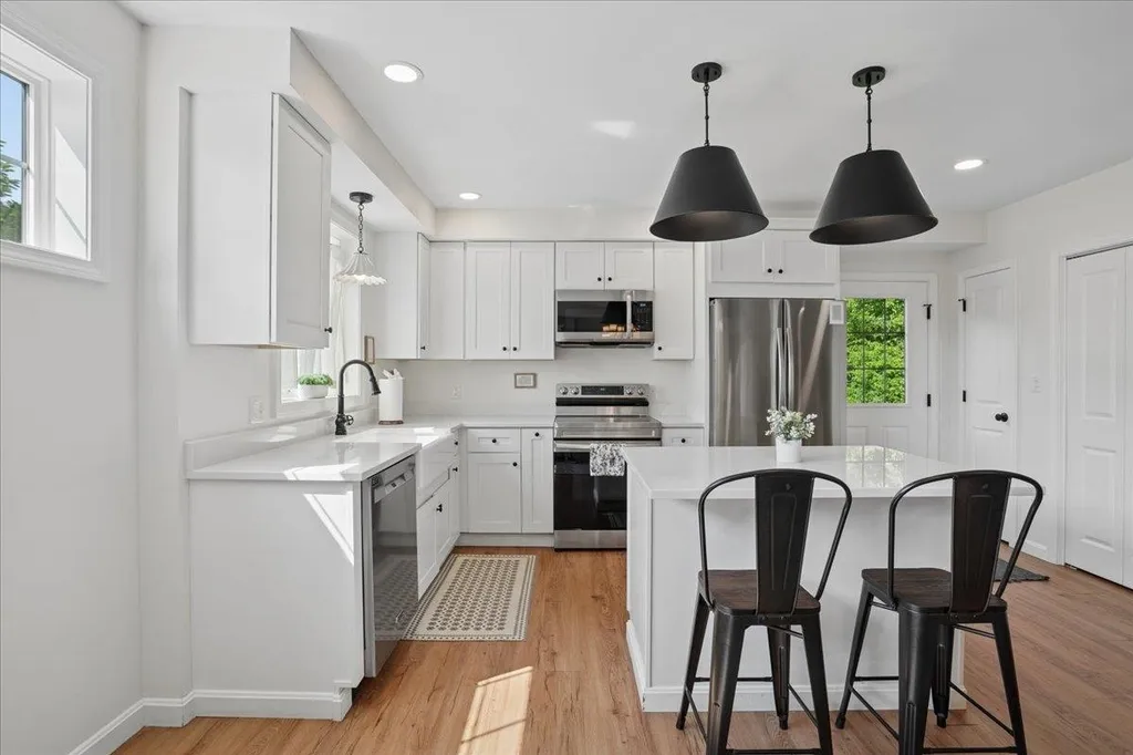 102 East Broadway Derry NH 03038
