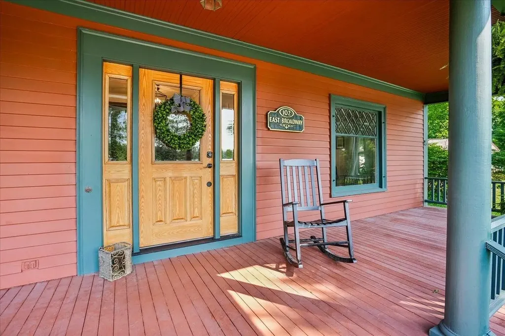 102 East Broadway Derry NH 03038