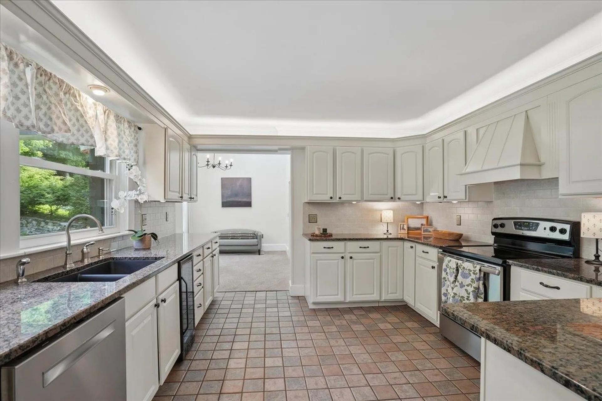 102 East Broadway Derry NH 03038