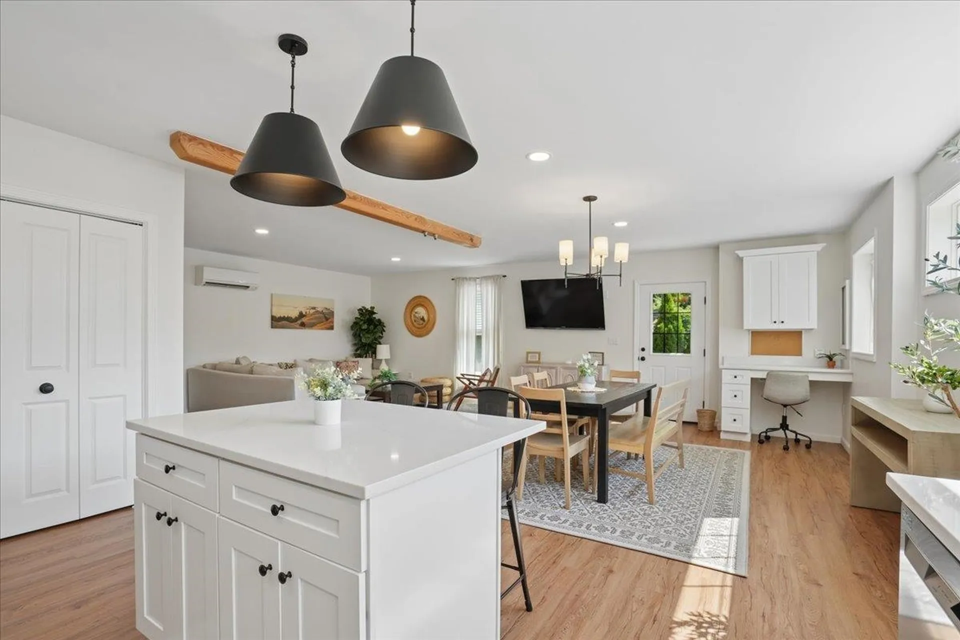 102 East Broadway Derry NH 03038