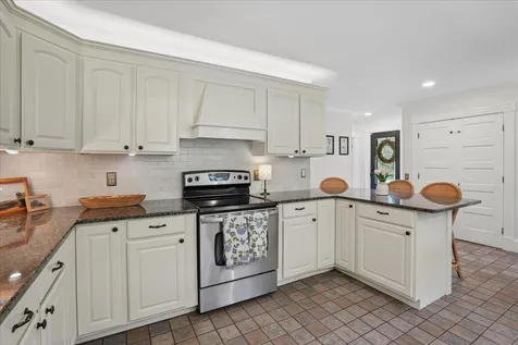 102 East Broadway Derry NH 03038