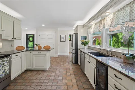 102 East Broadway Derry NH 03038