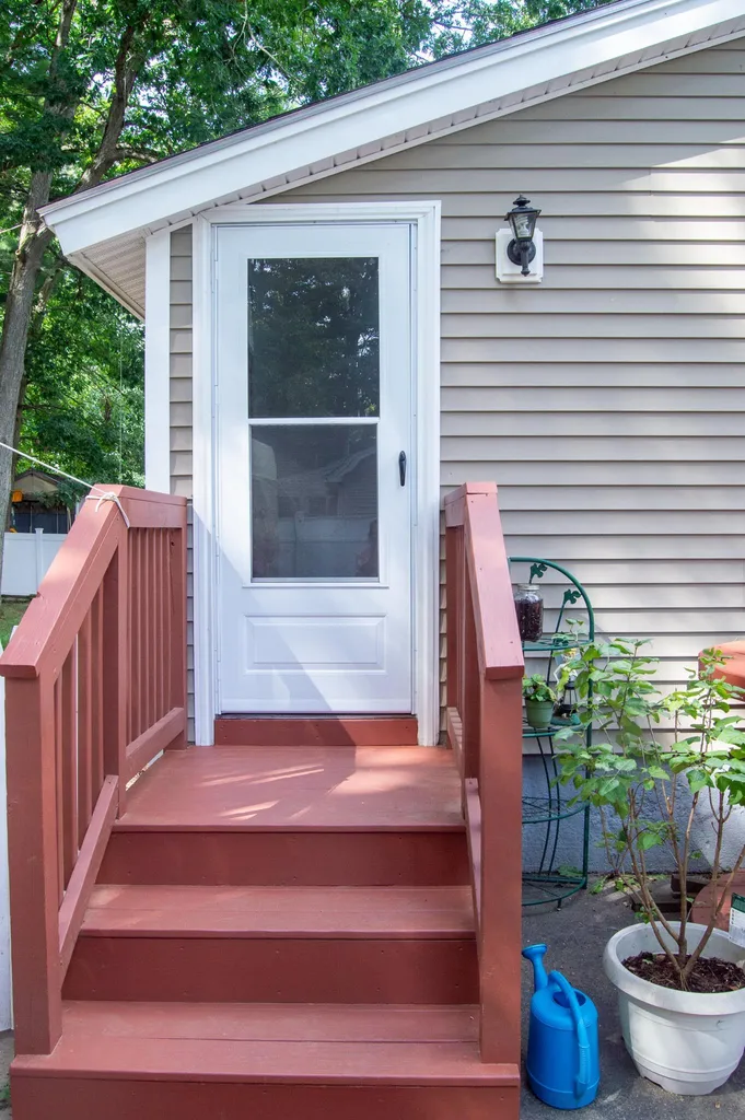 37 Damon Avenue Nashua NH 03064