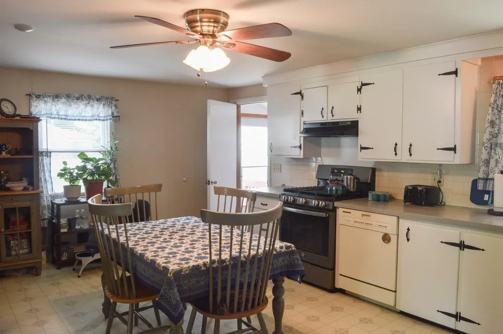 37 Damon Avenue Nashua NH 03064