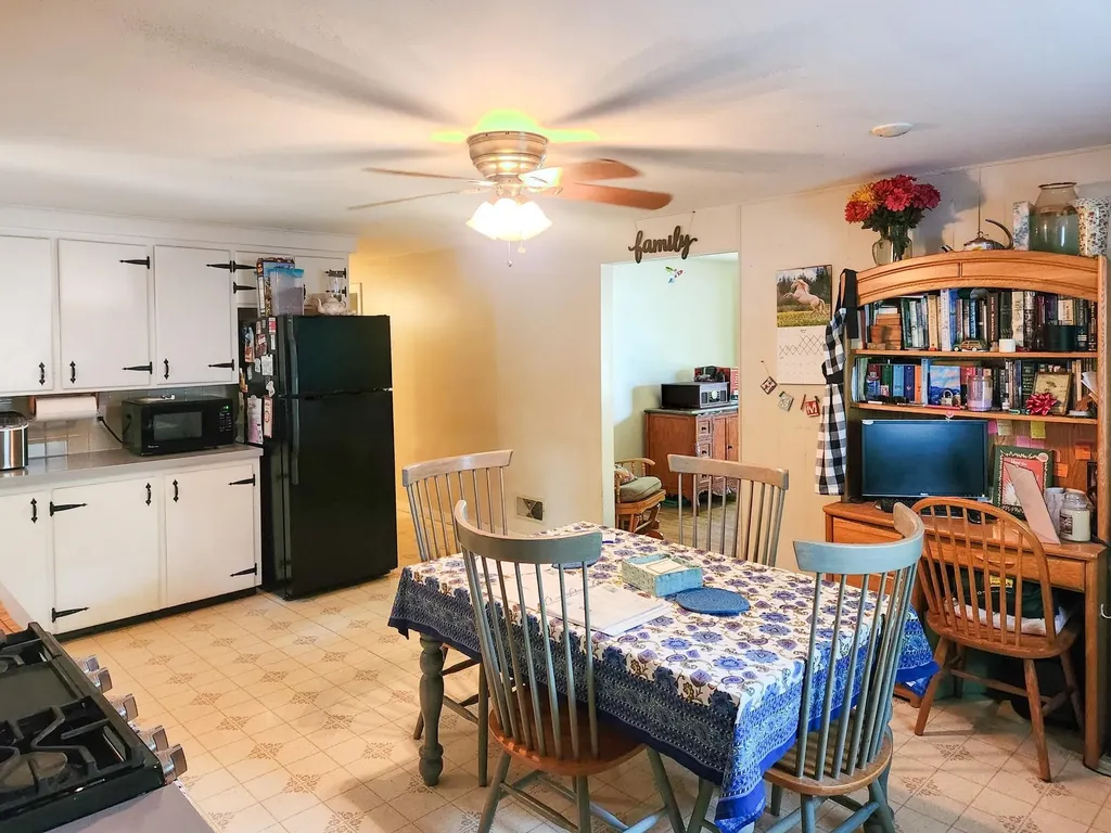 37 Damon Avenue Nashua NH 03064
