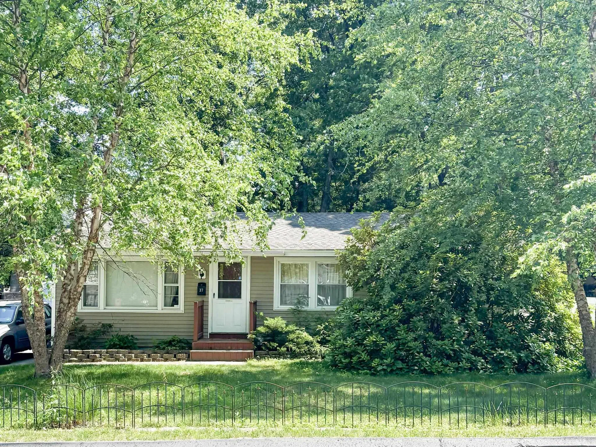 37 Damon Avenue Nashua NH 03064