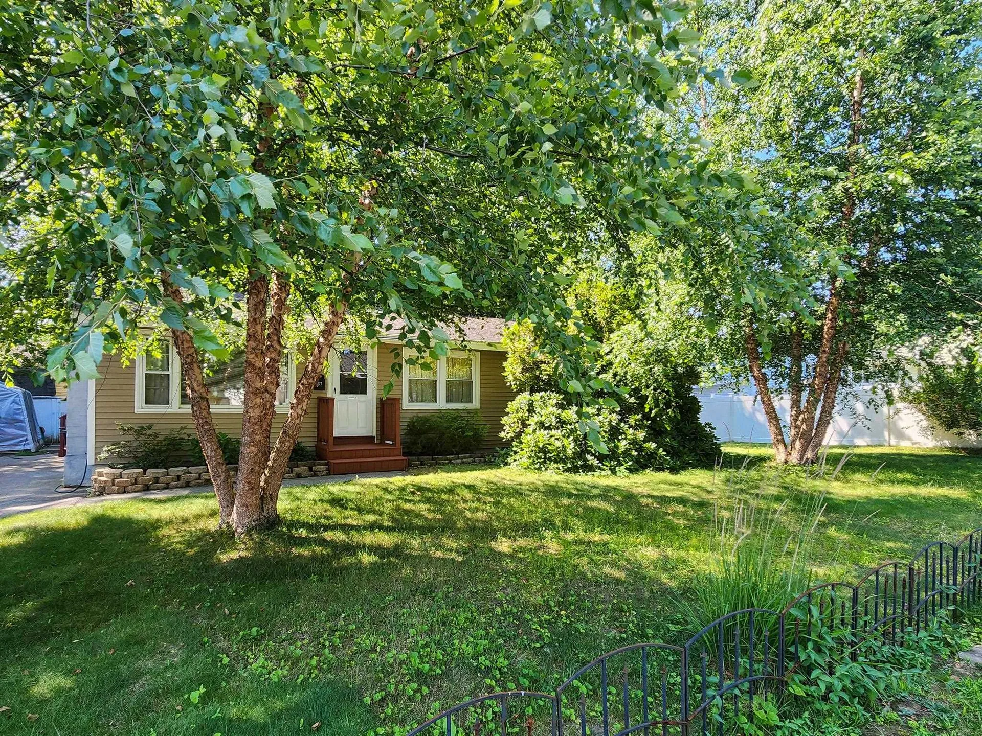 37 Damon Avenue Nashua NH 03064