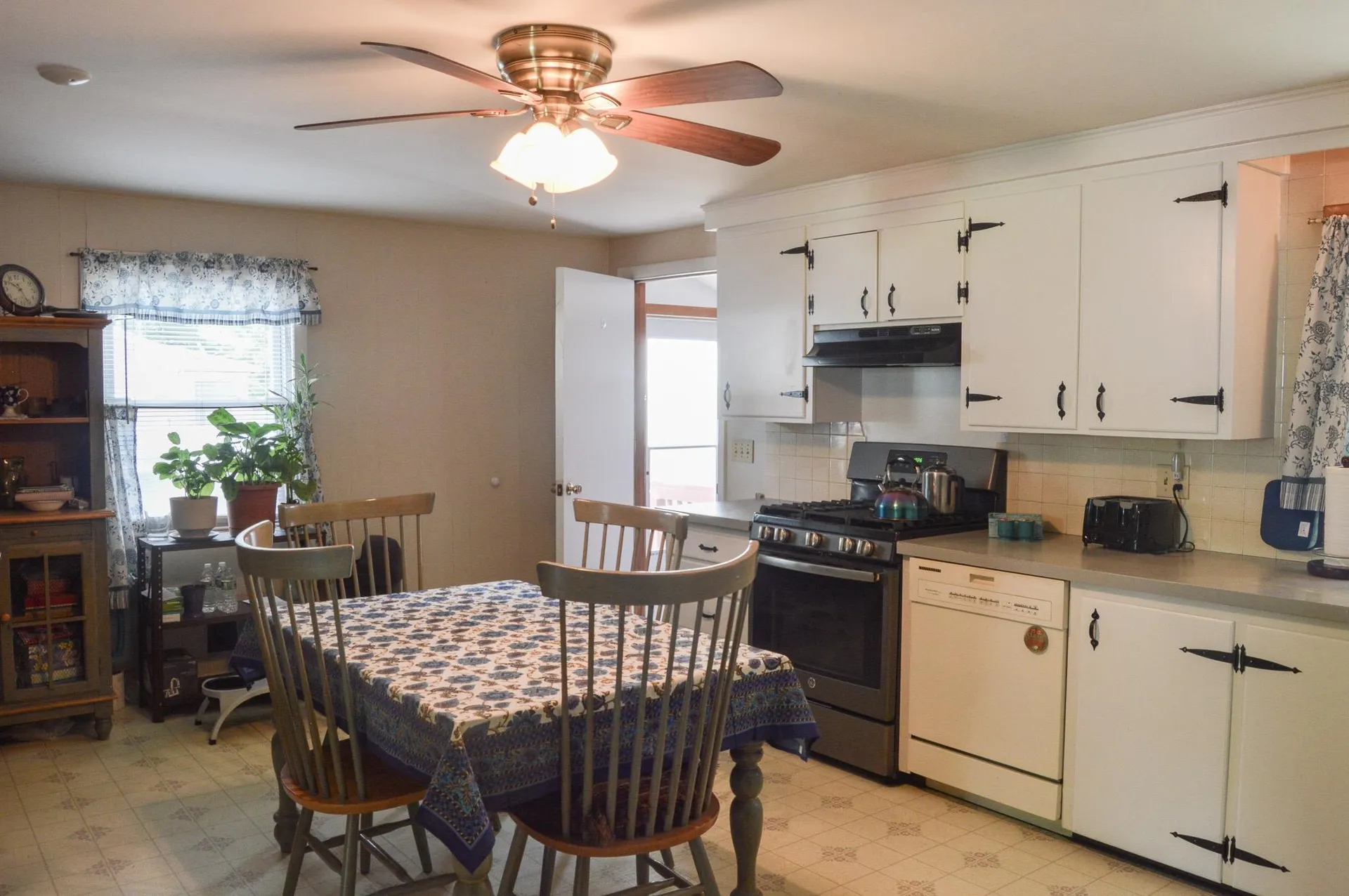 37 Damon Avenue Nashua NH 03064