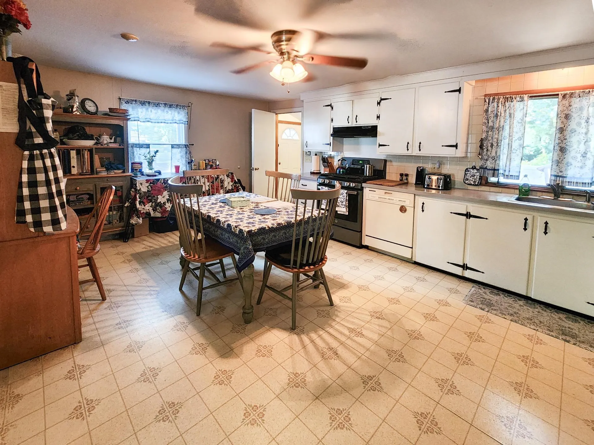 37 Damon Avenue Nashua NH 03064