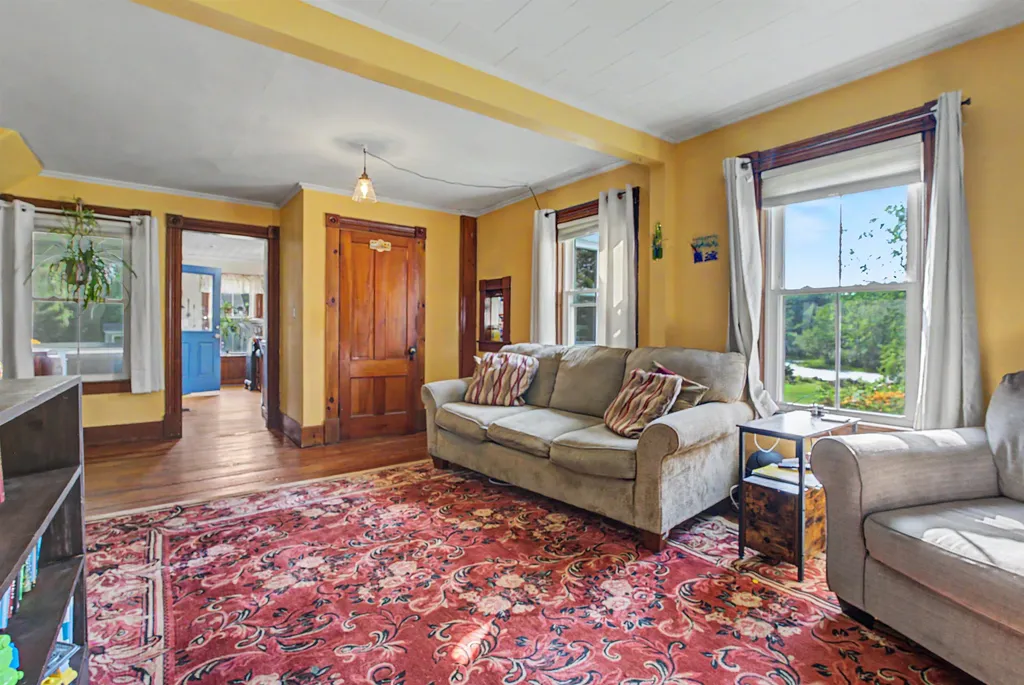 17 South Street Troy NH 03465