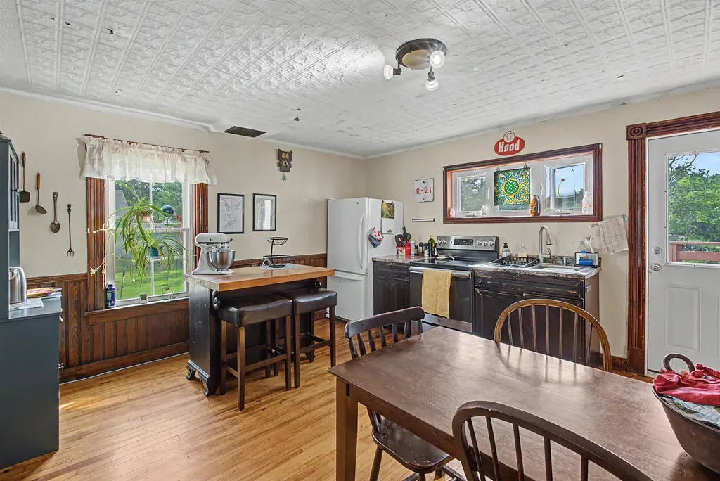 17 South Street Troy NH 03465