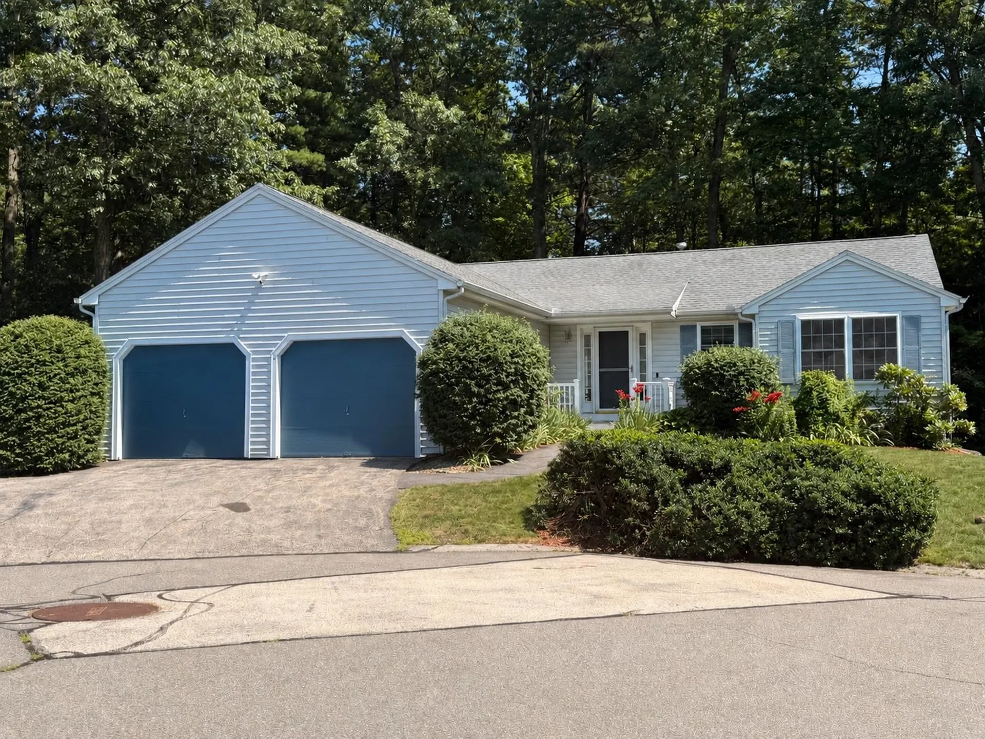 4 Glasgow Circle Hudson NH 03051