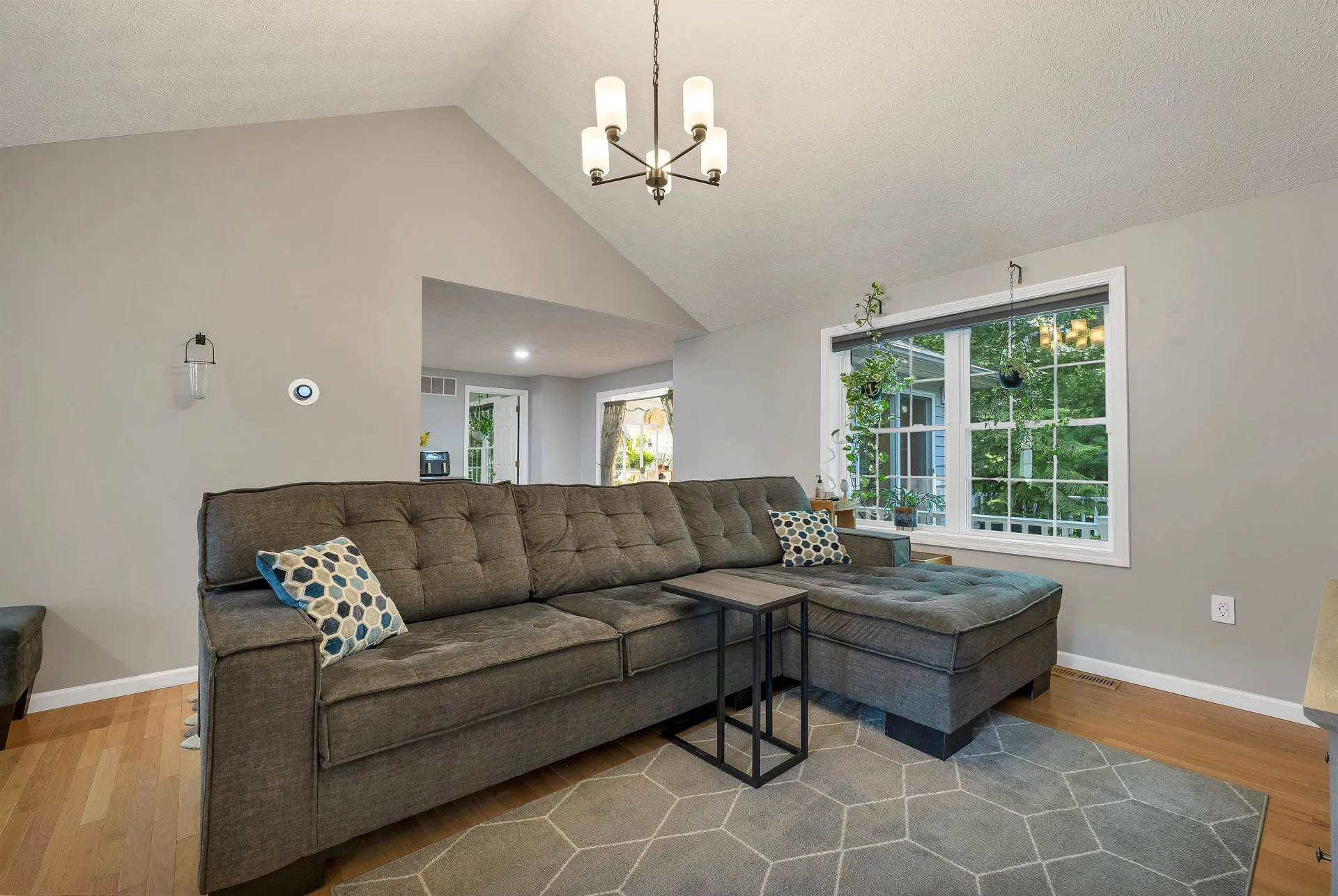 4 Glasgow Circle Hudson NH 03051
