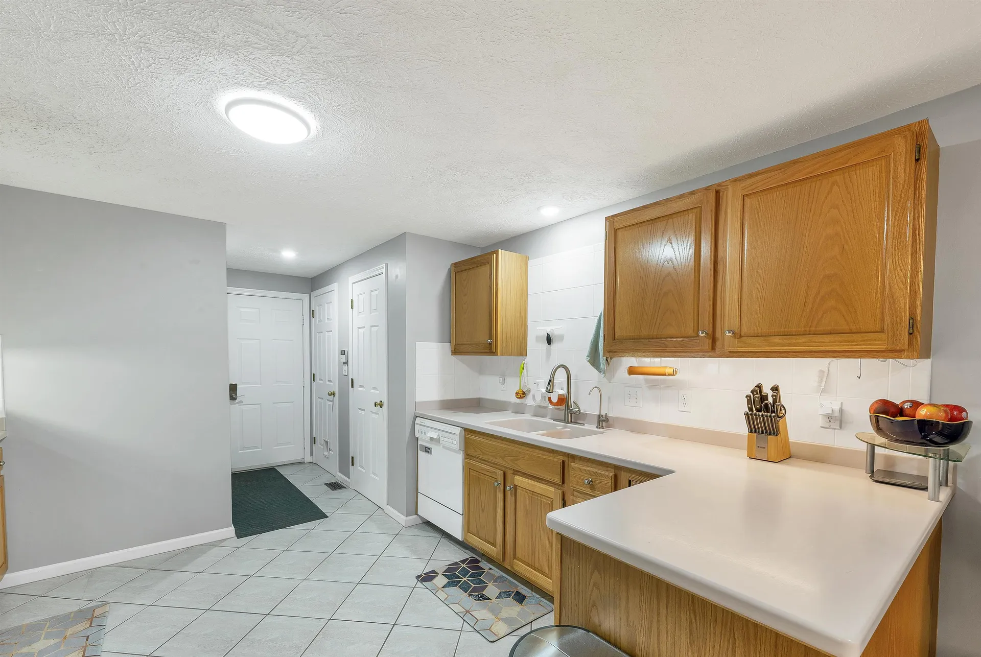 4 Glasgow Circle Hudson NH 03051