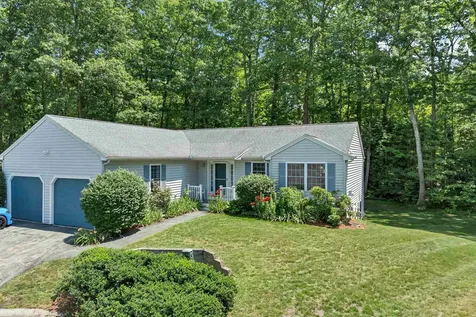 4 Glasgow Circle Hudson NH 03051