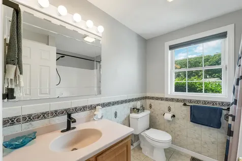4 Glasgow Circle Hudson NH 03051