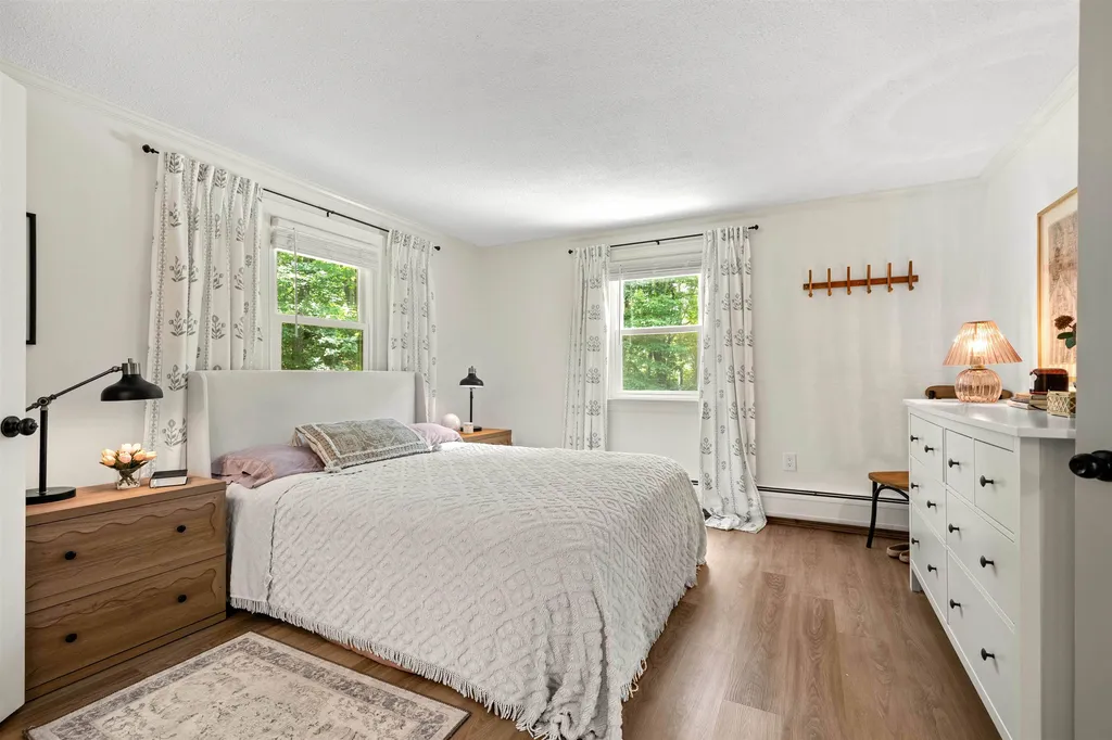 20 Hawkview Road Hudson NH 03051