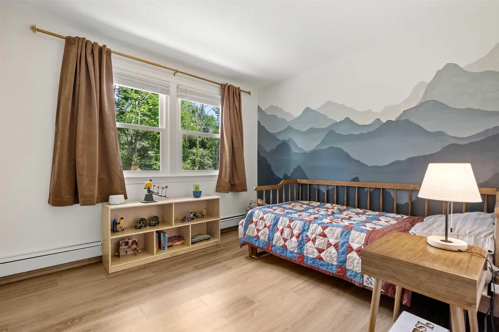 20 Hawkview Road Hudson NH 03051