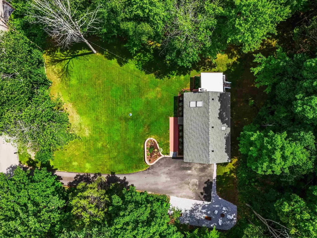 20 Hawkview Road Hudson NH 03051