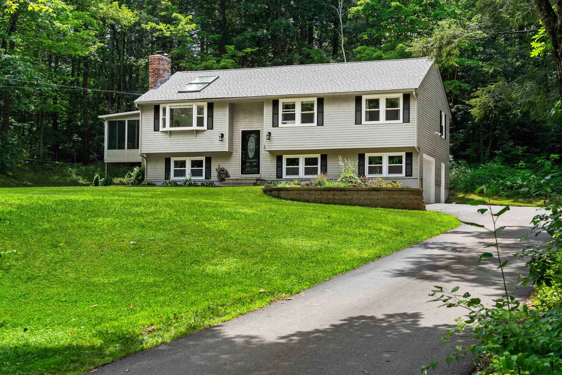 20 Hawkview Road Hudson NH 03051