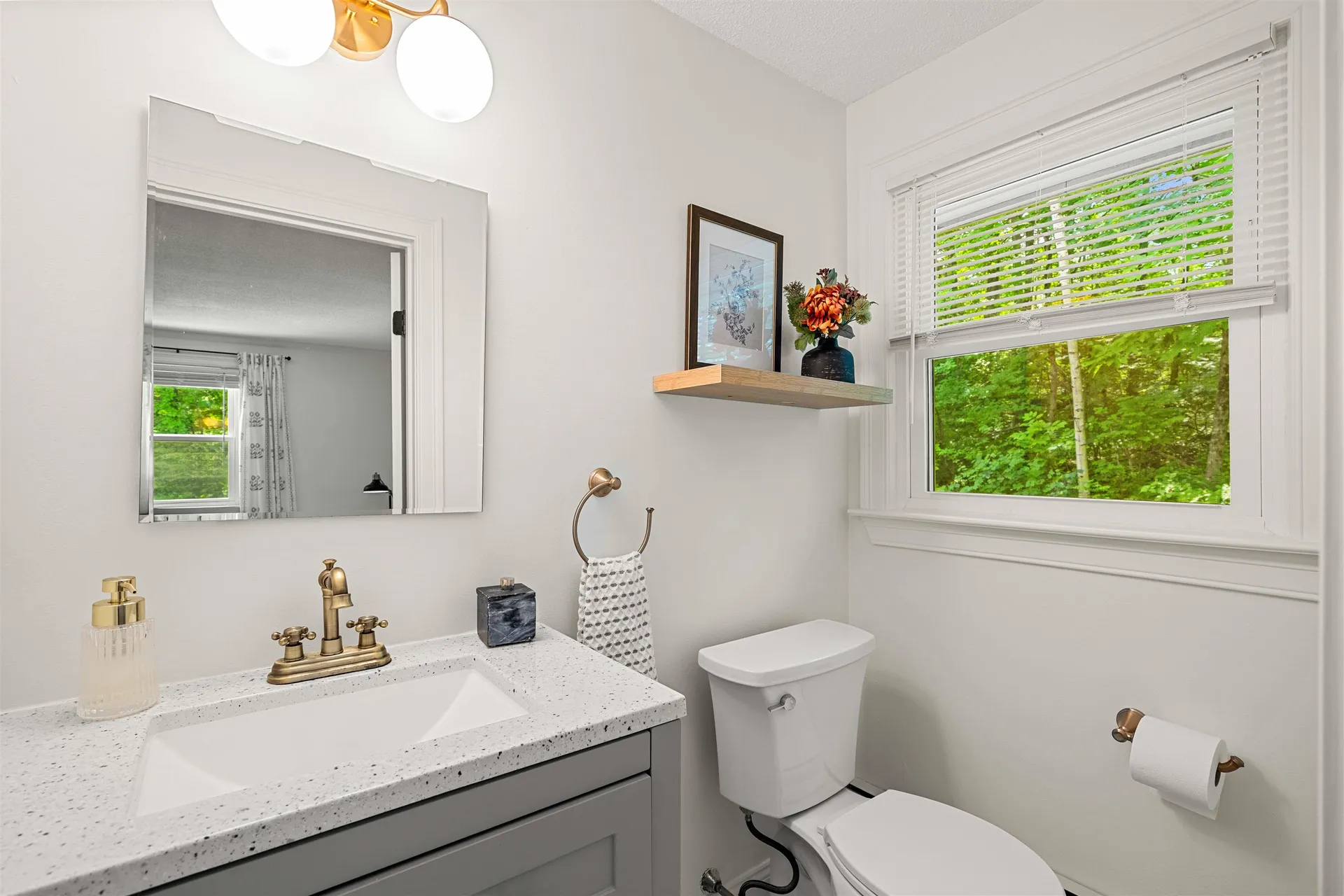 20 Hawkview Road Hudson NH 03051