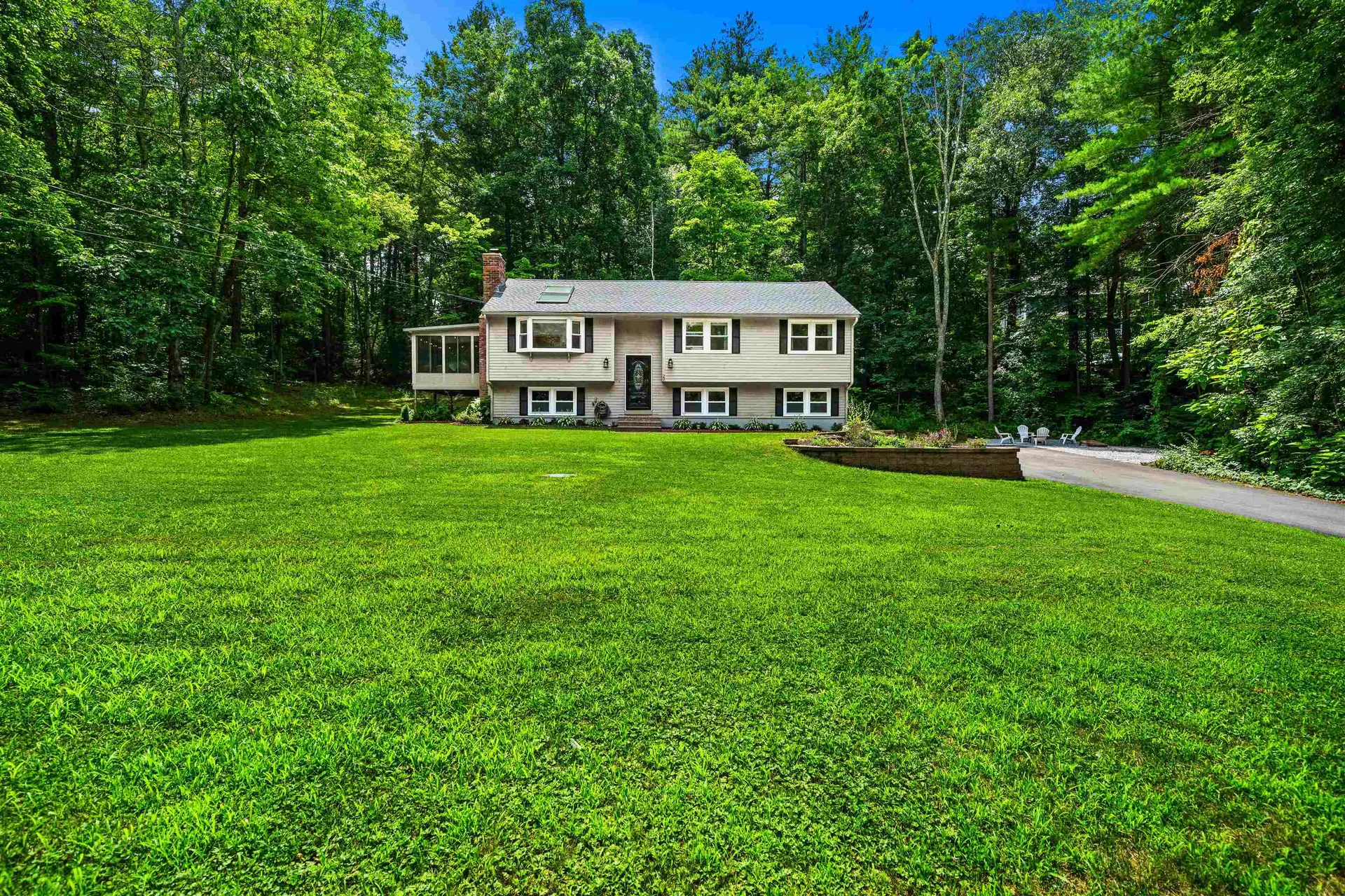 20 Hawkview Road Hudson NH 03051