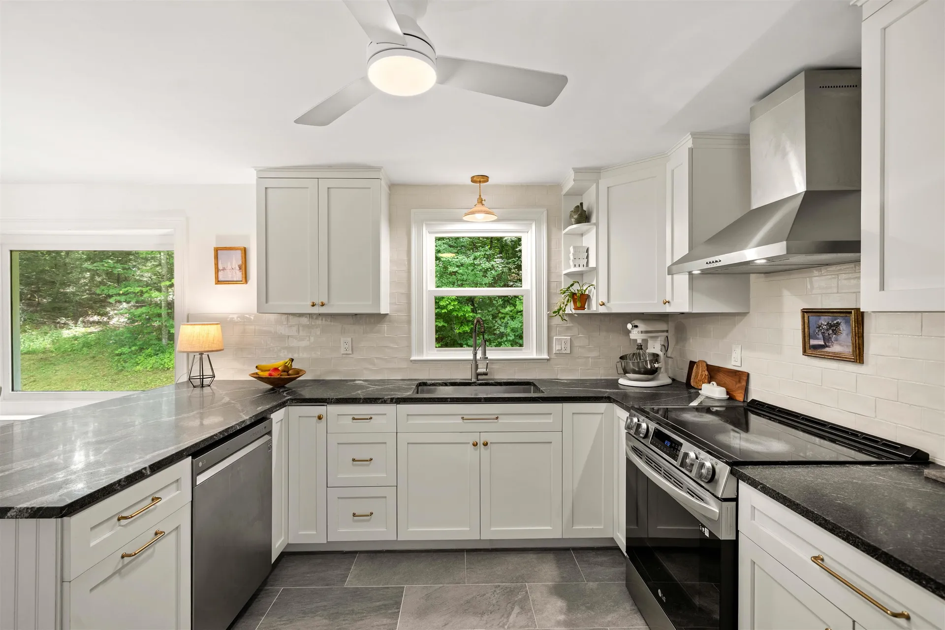 20 Hawkview Road Hudson NH 03051