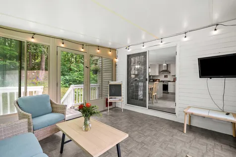 20 Hawkview Road Hudson NH 03051