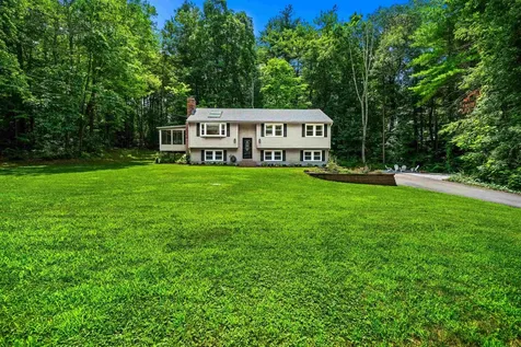 20 Hawkview Road Hudson NH 03051