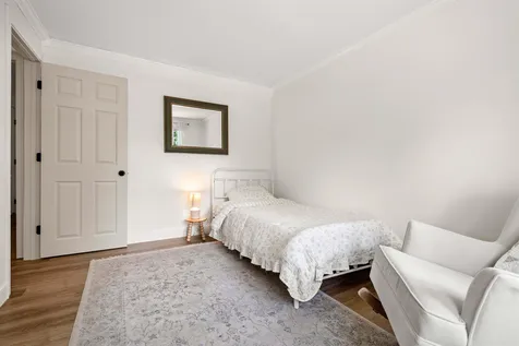 20 Hawkview Road Hudson NH 03051