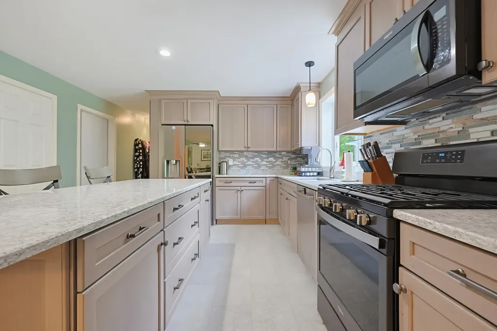 9 Stone Court Milford NH 03055