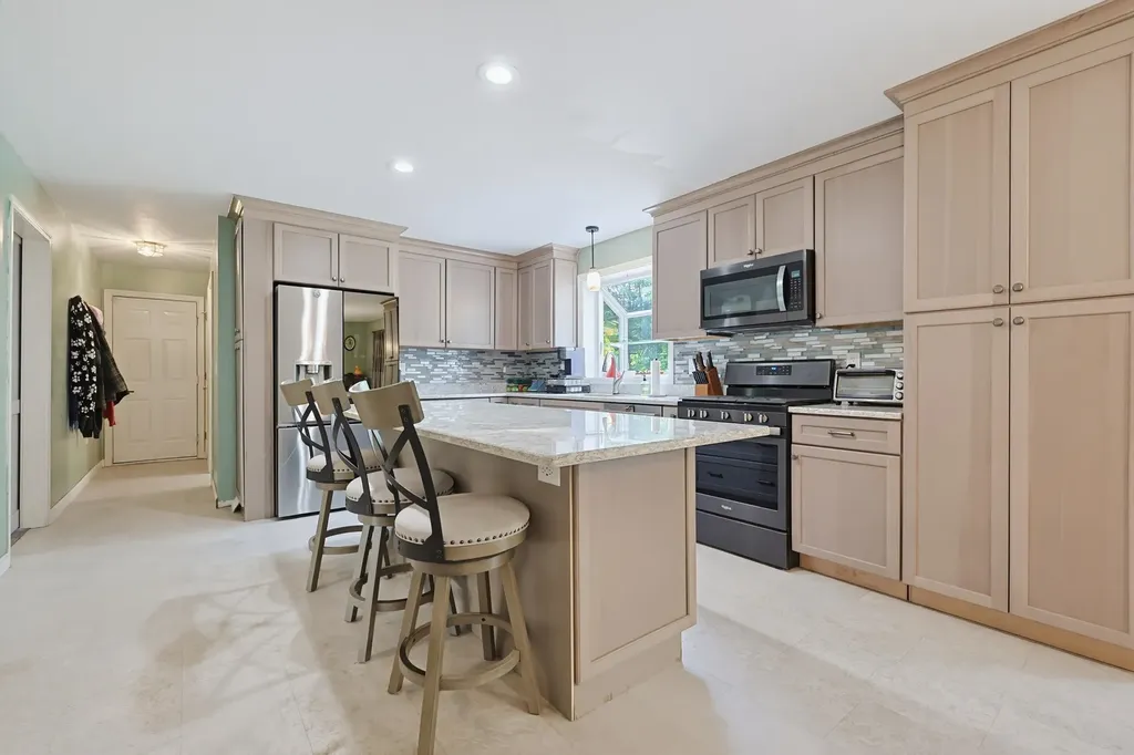 9 Stone Court Milford NH 03055