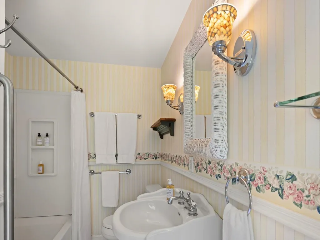 5347 Shelburne Road Shelburne VT 05482