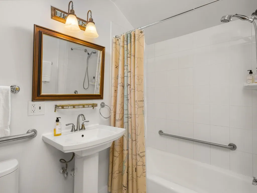 5347 Shelburne Road Shelburne VT 05482