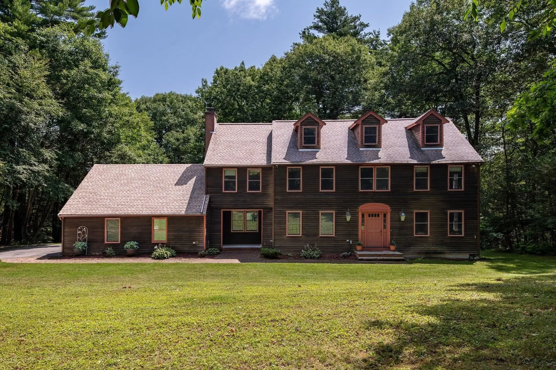 Kensington NH, 6 Gas Light Lane