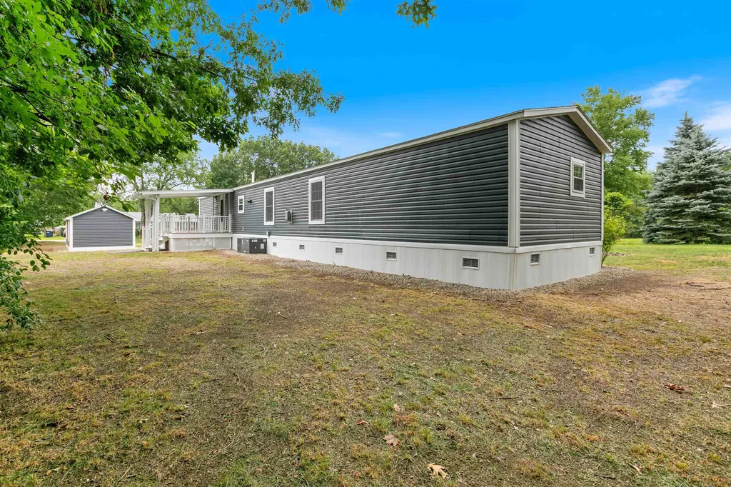 3 Bay Street Hudson NH 03051