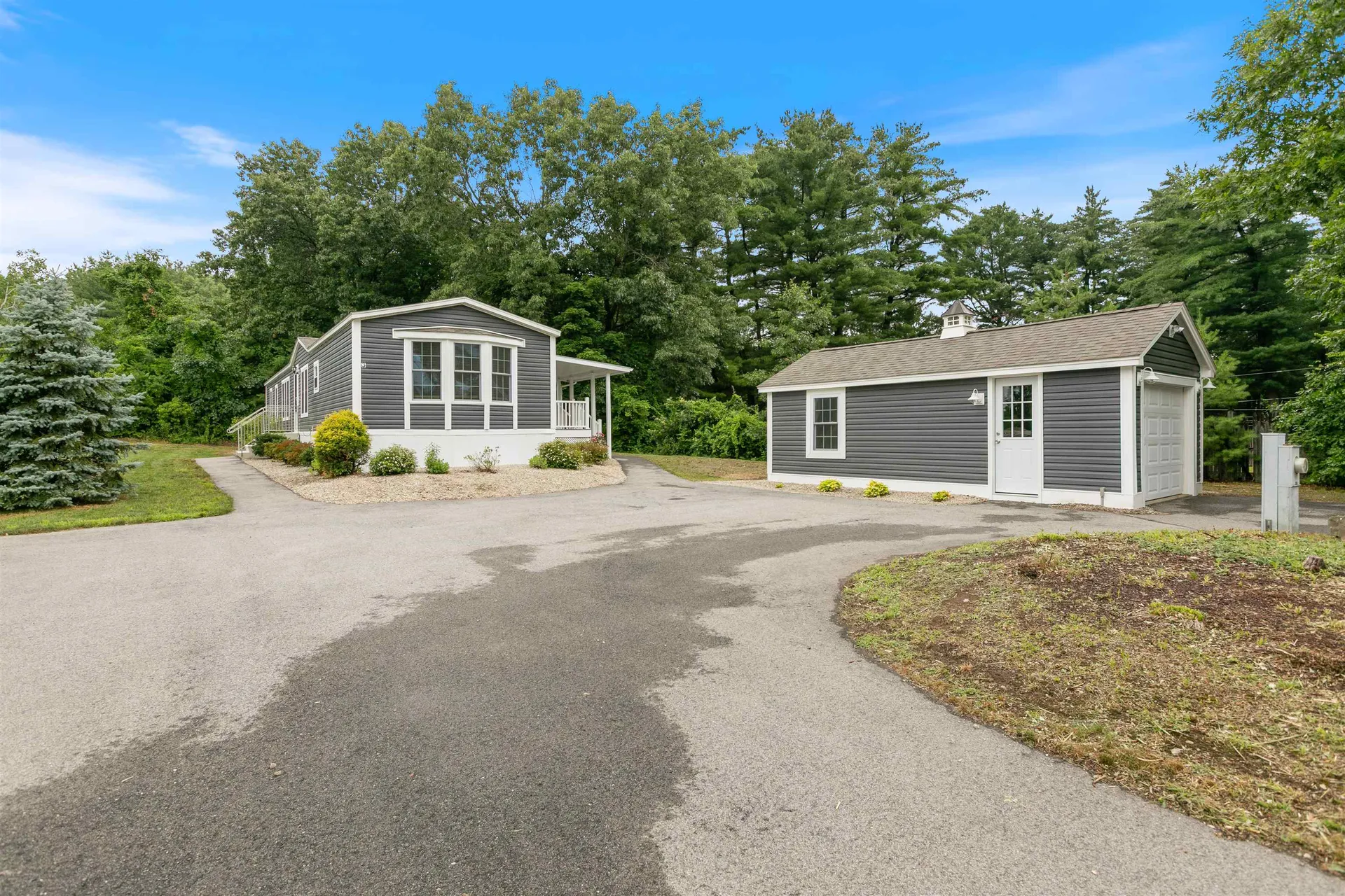 3 Bay Street Hudson NH 03051