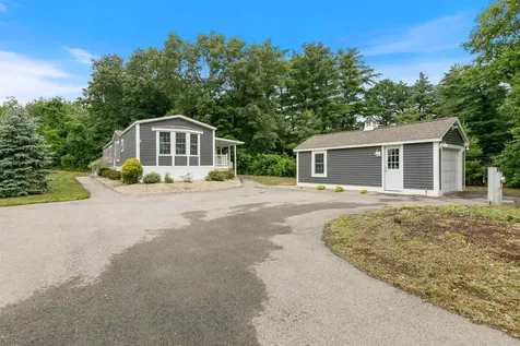 3 Bay Street Hudson NH 03051