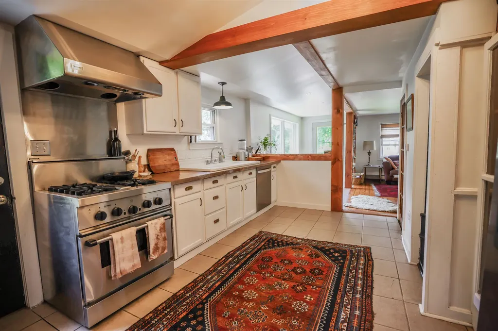 26 Rose Street Burlington VT 05401