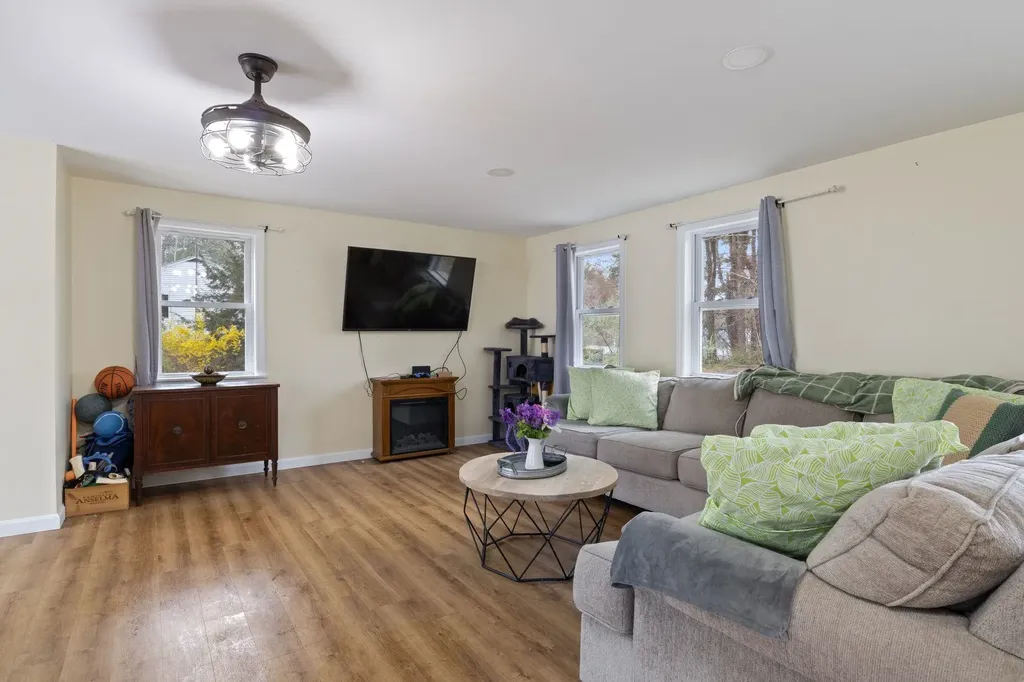 2 Marblehead Road Windham NH 03087