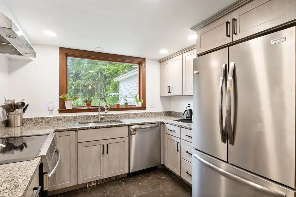 26 Midway Park Somersworth NH 03878-1005