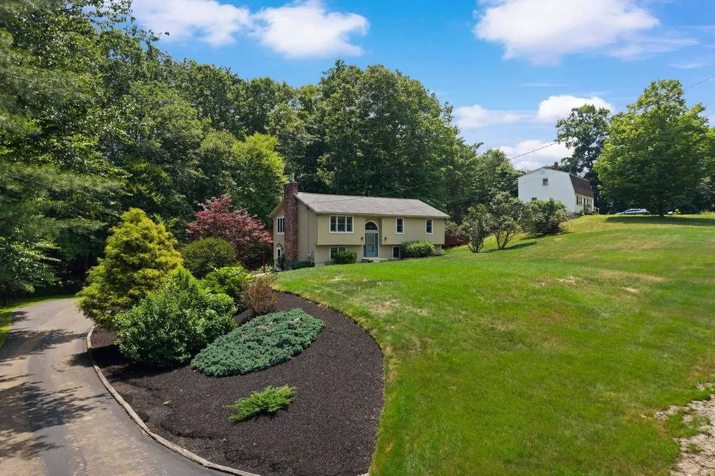 77 Tsienneto Road Derry NH 03038