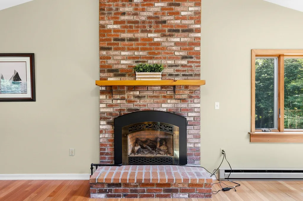 77 Tsienneto Road Derry NH 03038